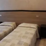 Salus * Milánó