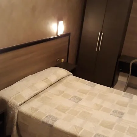 Salus Hotel *