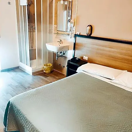 Hotel Salus *