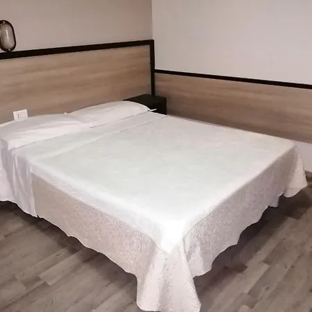 Salus Hotel *